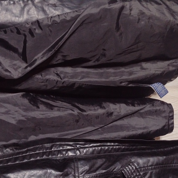 Gorgeous Vintage Leather Jacket - Picture 5 of 17